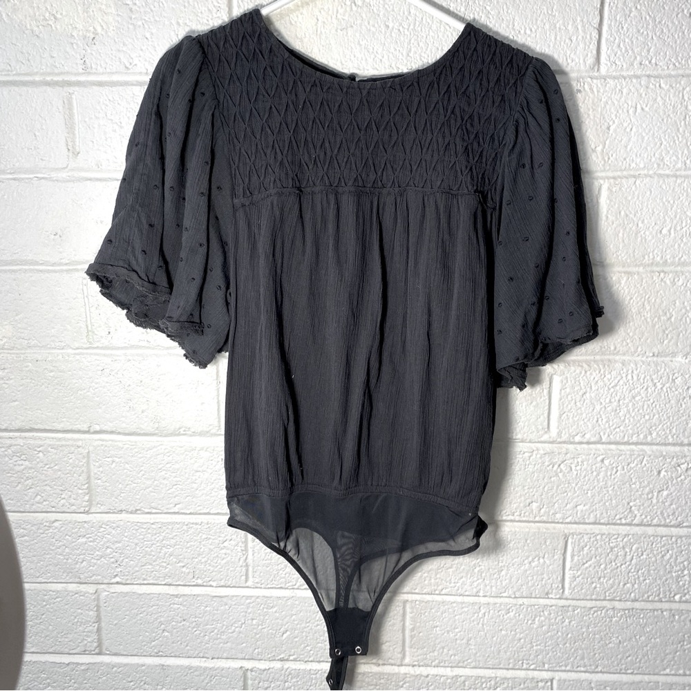 Free People Big Sleeve Body Suit Black Textured Polka Dot Women’s Small Like New